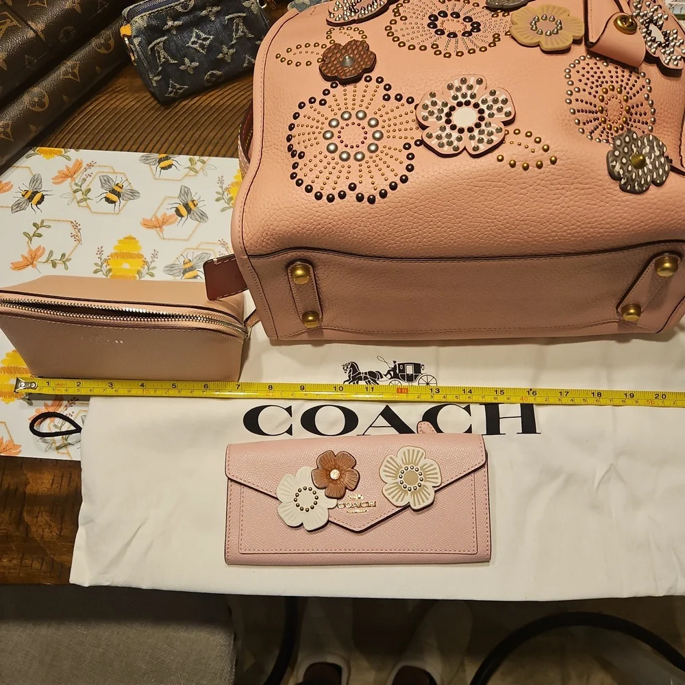 Coach Tea Rose Rogue Set - Picture 13 of 16